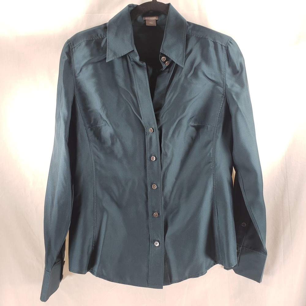Ann Taylor Green Button-Down Size 8 Collared V-Neck Long Sleeve Blouse